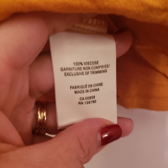 3/$25 Beautiful mustard yellow blouse from Reitmans, size L - Picture 6 of 6